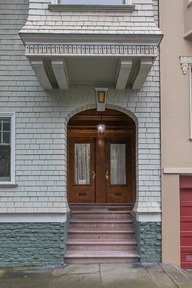 Building Photo - 1075 Broadway