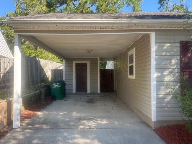 Building Photo - 2 Bed, 2 Bath Home