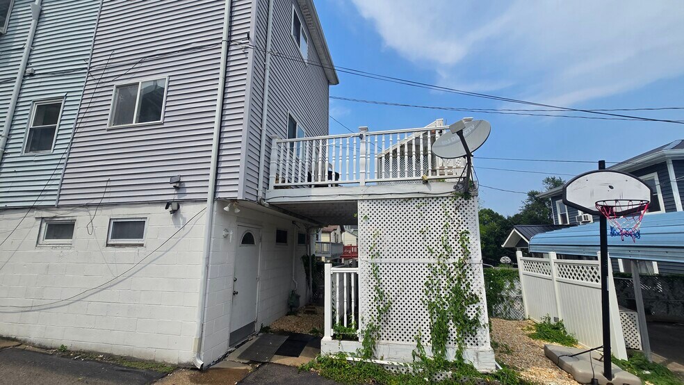 Building Photo - 296 Hazle St