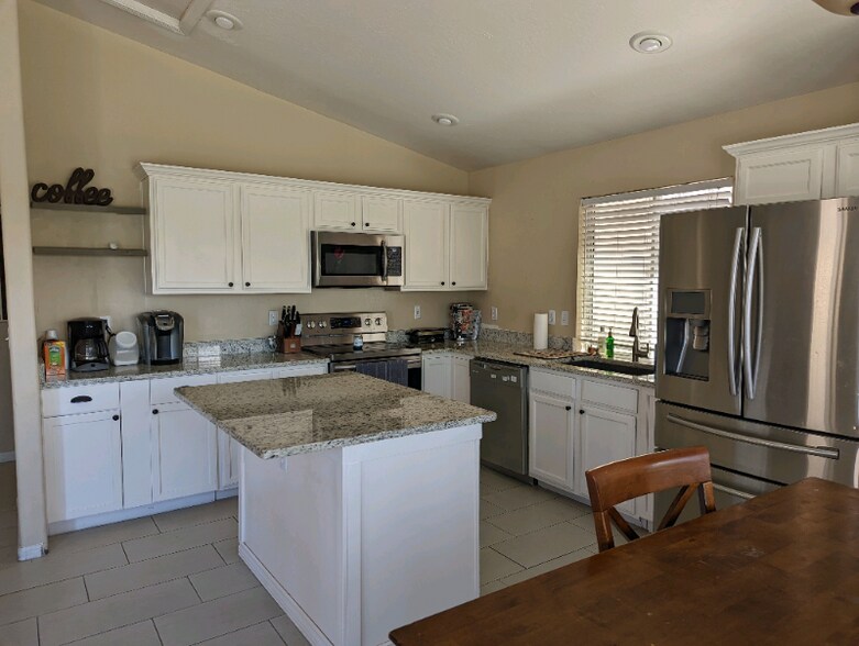Building Photo - 2125 E Saltsage Dr