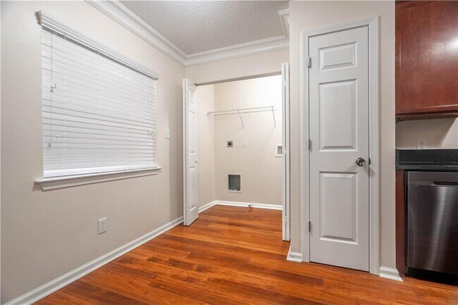 Building Photo - 295 Winding River Dr