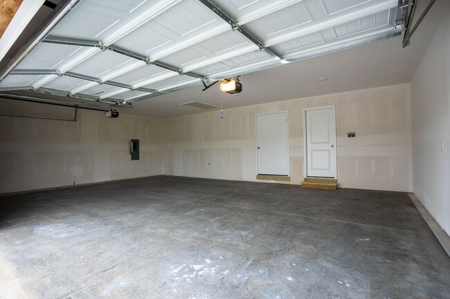 Building Photo - BRAND NEW 3 BEDROOM HOME - BOLIVAR, MO