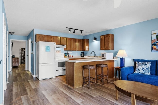 Building Photo - *** Beautifully Appointed & Furnished, Medium Term Rental W/Feb Move in Special***$400 off the fi...