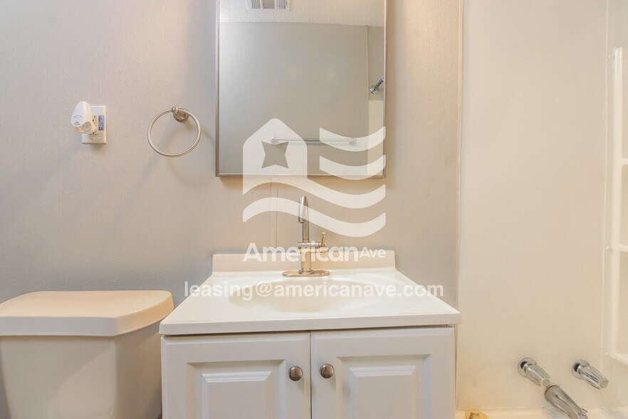 Building Photo - 1217 Dogwood Ave