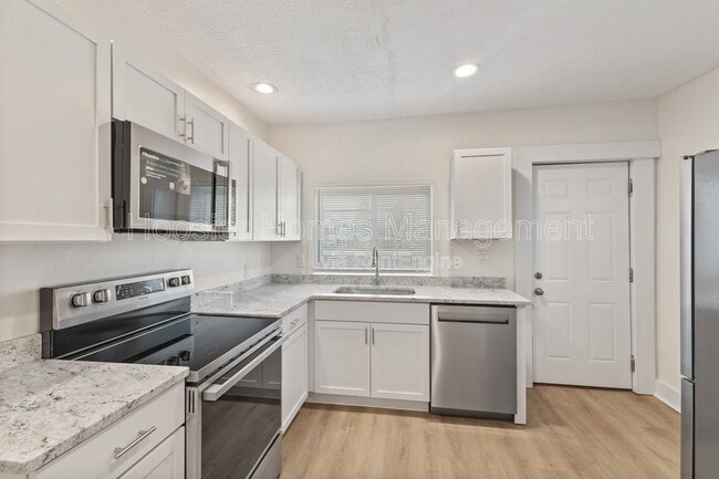 Building Photo - 2920 Ruckle St