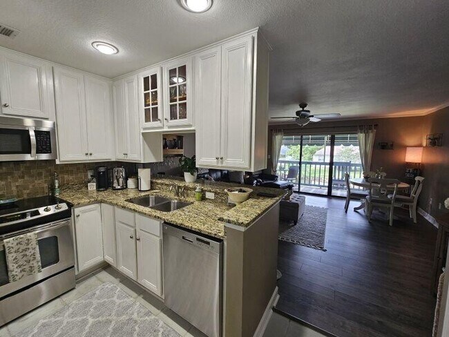 Building Photo - 208 Westlake Ct