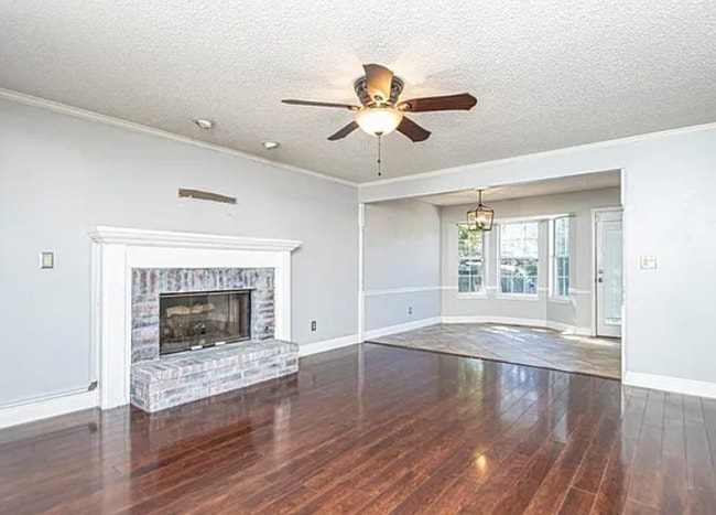 Building Photo - 2402 Shaker Ridge