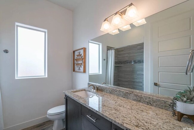 Building Photo - PETS ALLOWED!  Spacious & Modern 3-Bedroom...