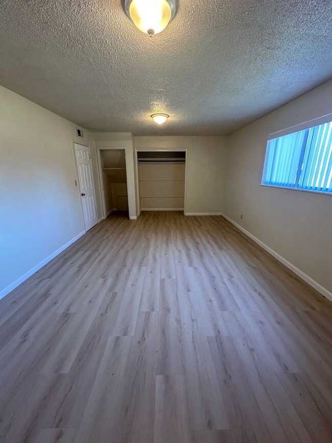 Building Photo - SPACIOUS MULTI-STORY 4 BEDROOM 2.5 BATHROOM HOME IN ANDERSON