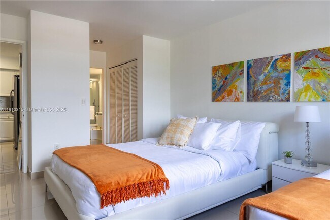 Building Photo - 19901 E Country Club Dr