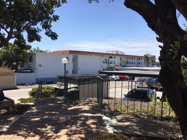 Building Photo - 3250 Ashford St