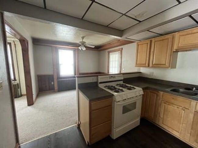 Building Photo - 207 Sycamore St