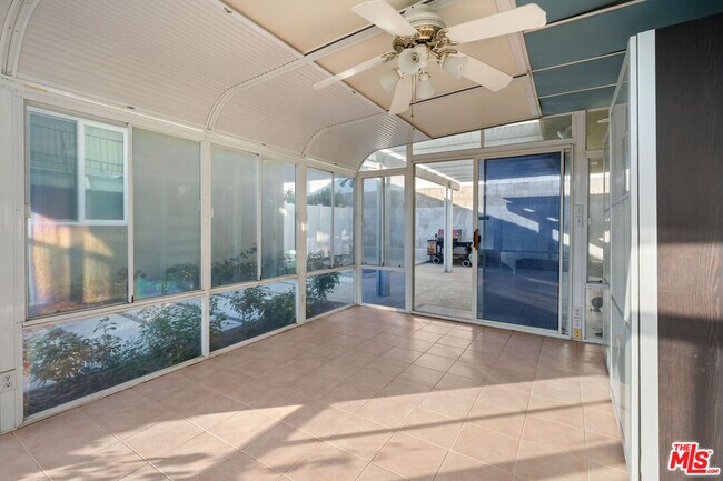 Building Photo - 807 E Orange Grove Ave