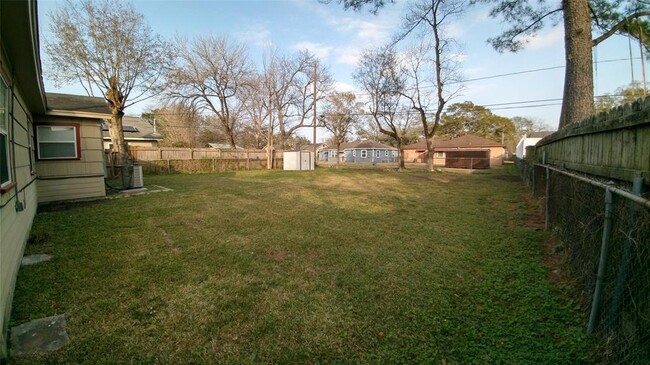 Building Photo - 1938 Coulcrest Dr