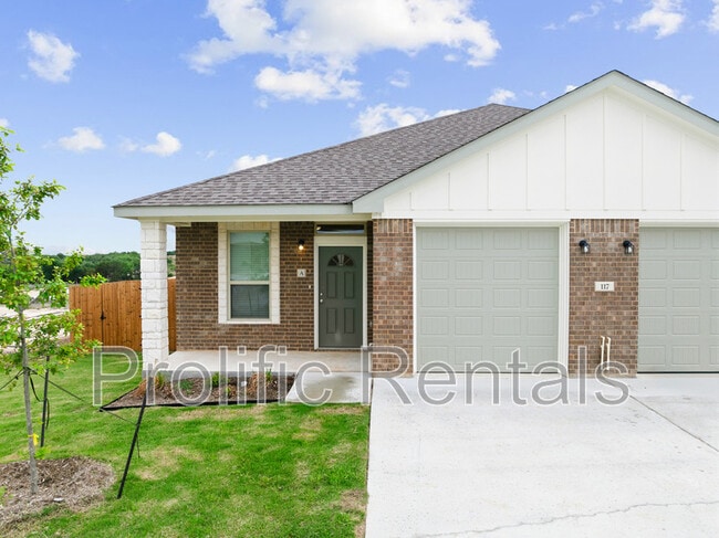 Building Photo - 117 Leon Ln