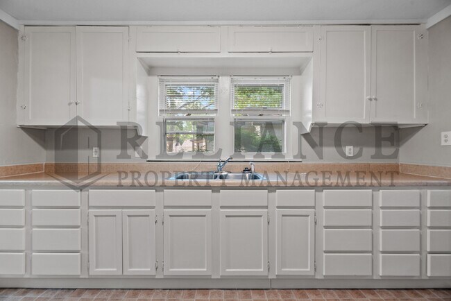 Building Photo - 232 S Sedgwick St