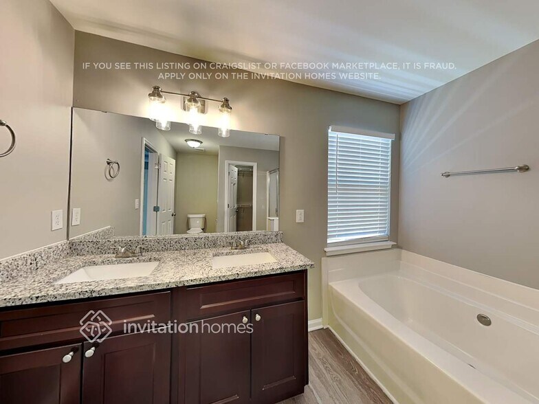 Building Photo - 204 Maywood Path