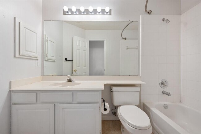 Building Photo - 11032 Crossland Dr