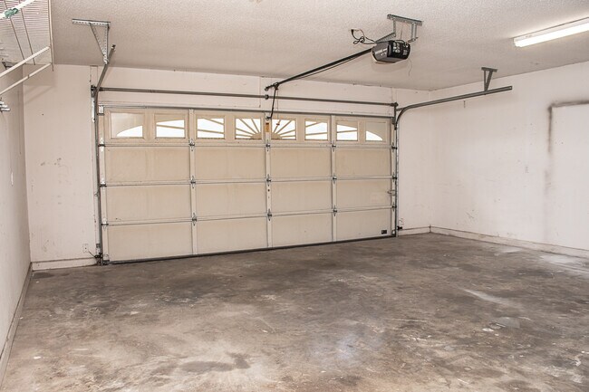 Building Photo - 522 Risen Star Dr