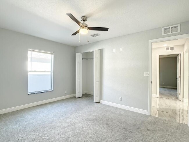 Building Photo - 4650 10th Ave S