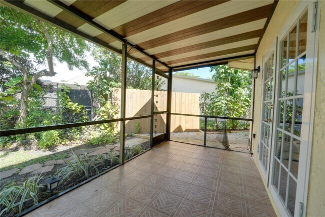 Building Photo - 2401 SW 58th Manor