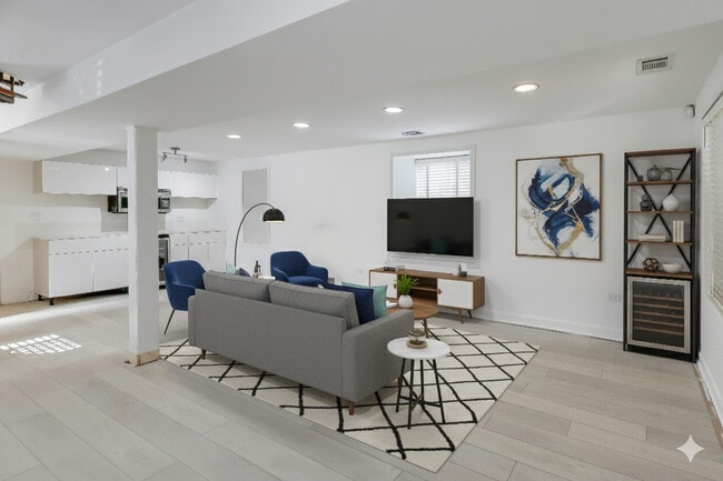 Building Photo - 1532 N Greenview Ave