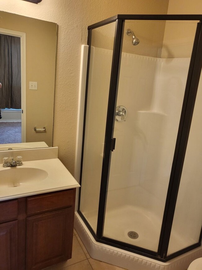 Building Photo - 122 E Nemo St