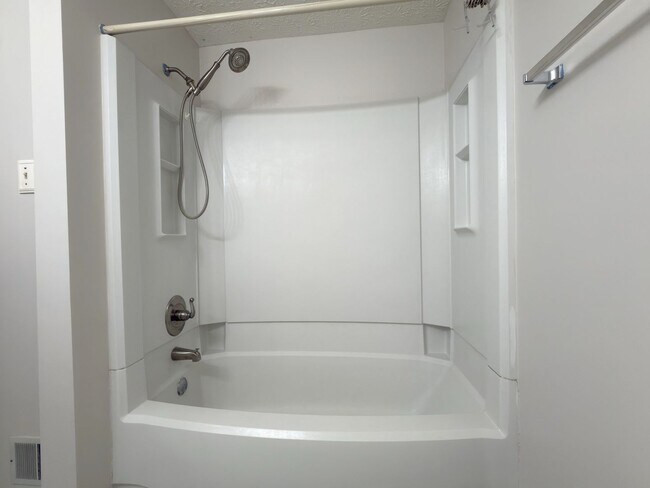 Building Photo - 3 Bed 4 Bath Townhome for Rent in Fairfax, VA!