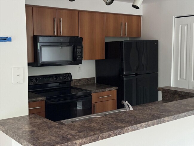 Building Photo - 5800 W Sample Rd