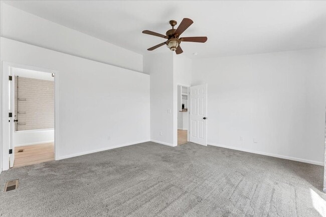 Building Photo - Cute corner lot 3 bed/ 2 bath
