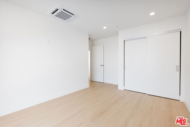 Building Photo - 8561 Belmont St