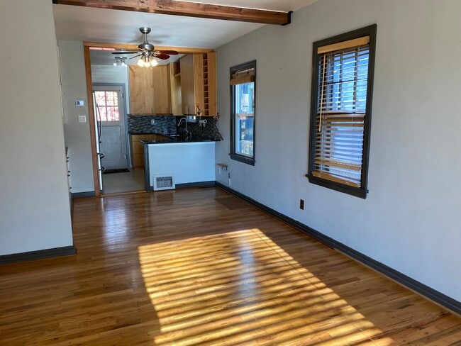 Building Photo - 1910 W Jefferson St