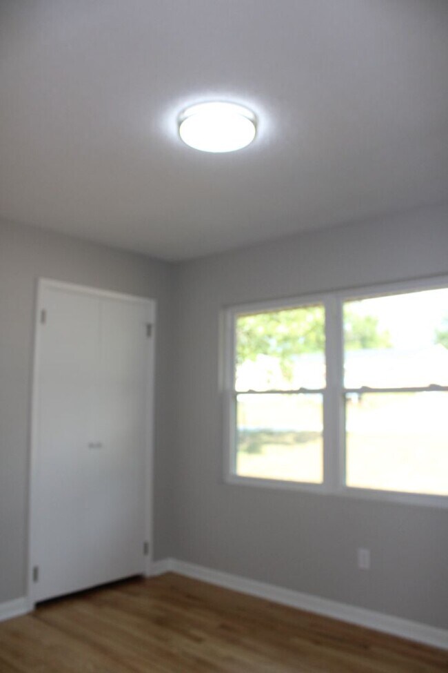 Building Photo - 3 Bedroom 2 Bath W/ Bonus Room In Augusta!