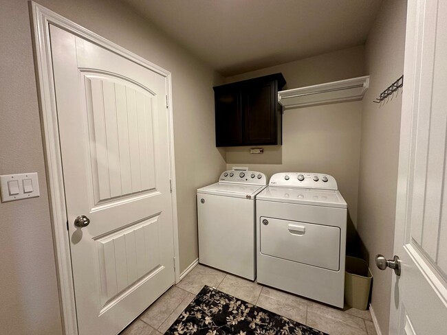 Building Photo - Furnished Rental - Minimum of 30 day stay