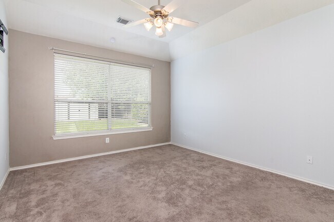 Building Photo - 22015 Field Green Dr