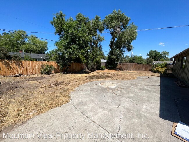 Building Photo - 3 br, 1 bath House - 1302 NE Dempsey Drive