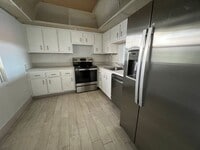 Building Photo - Great unit with pool view, pretty tile flooring.