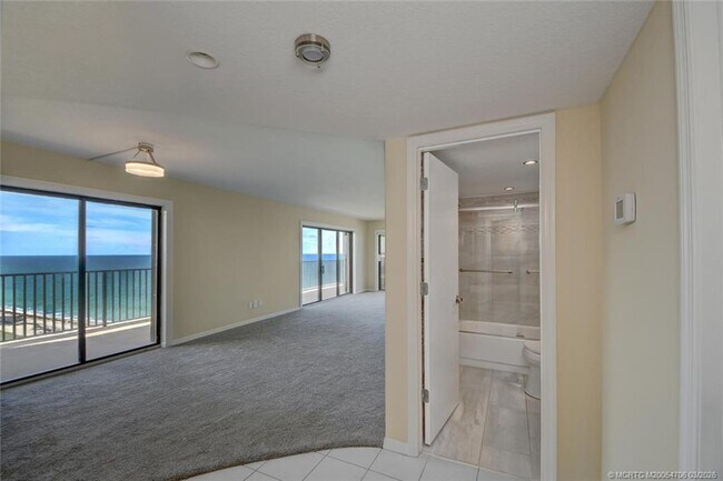 Building Photo - 10044 S Ocean Dr