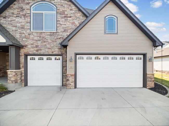 Building Photo - Dream Home At Shelley Lake