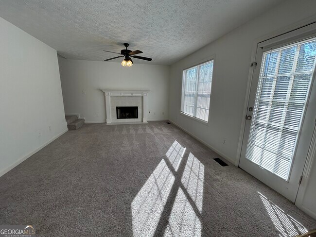 Building Photo - 2022 Whitfield Ln