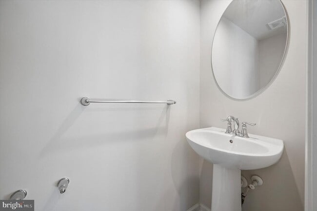 Building Photo - 214 Bamboo Dr