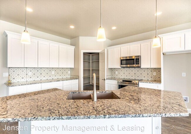 Building Photo - 6 br, 3.5 bath House - 2773 South 3440 West