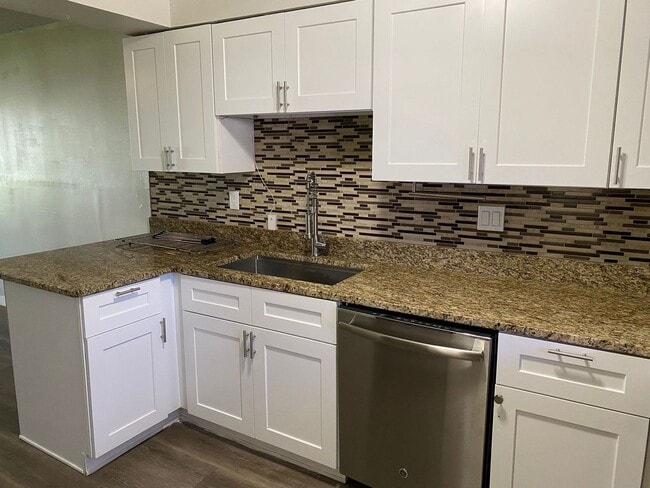 Building Photo - Apartment For Rent 2 bed / 2 bath