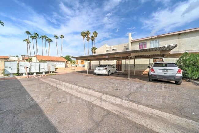 Building Photo - 3840 N 43rd Ave