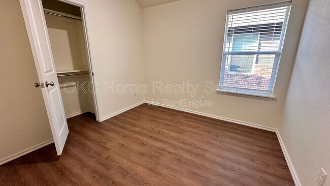 Building Photo - 11419 N University Ave