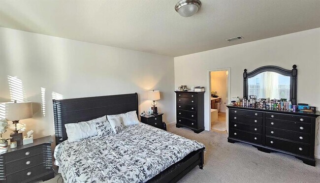 Building Photo - 702 Old Ravine Ct