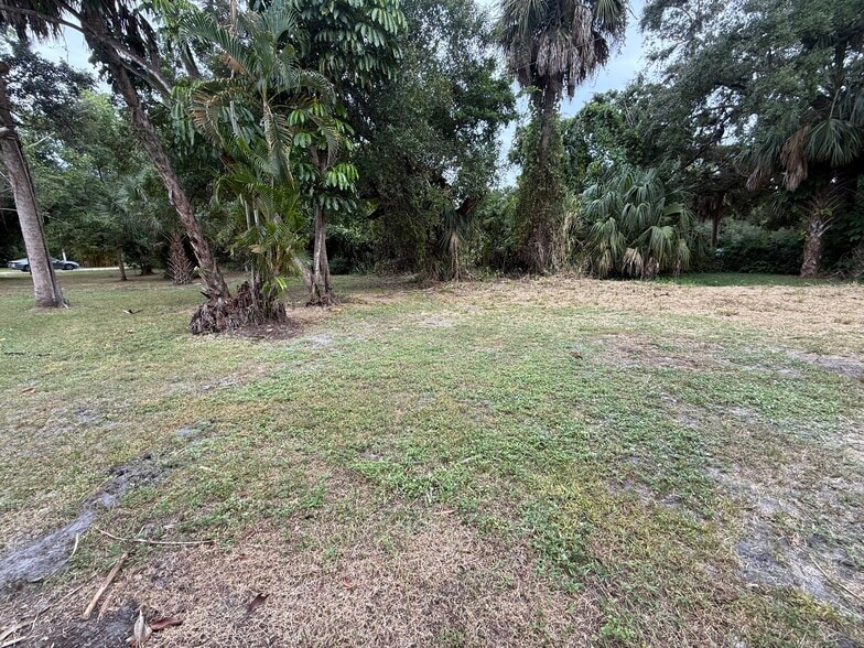 Oversize Lot - 1840 Maple Ave