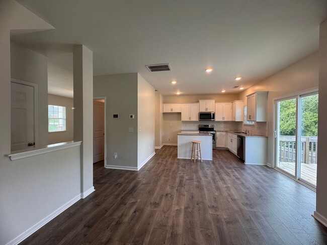 Building Photo - Beautiful 4BR 2.5BA Home in Trinity
