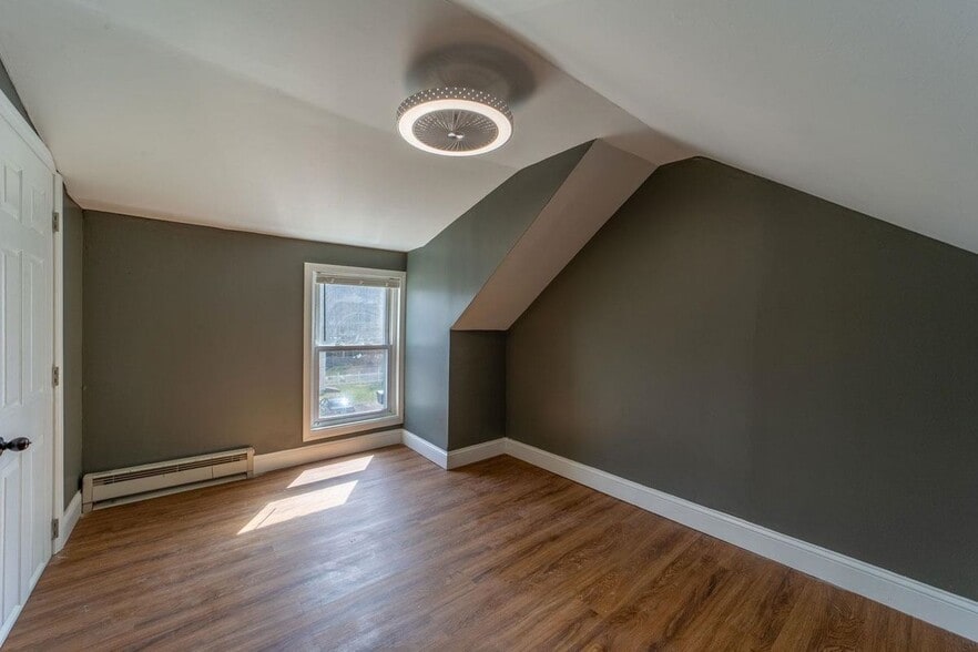 Building Photo - 14 Winter