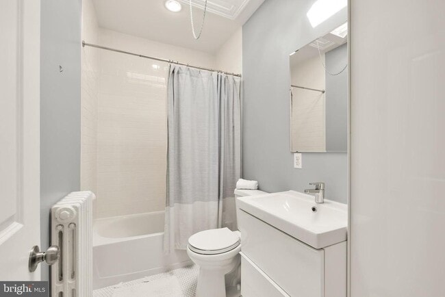 Building Photo - 407 Delafield Pl NW